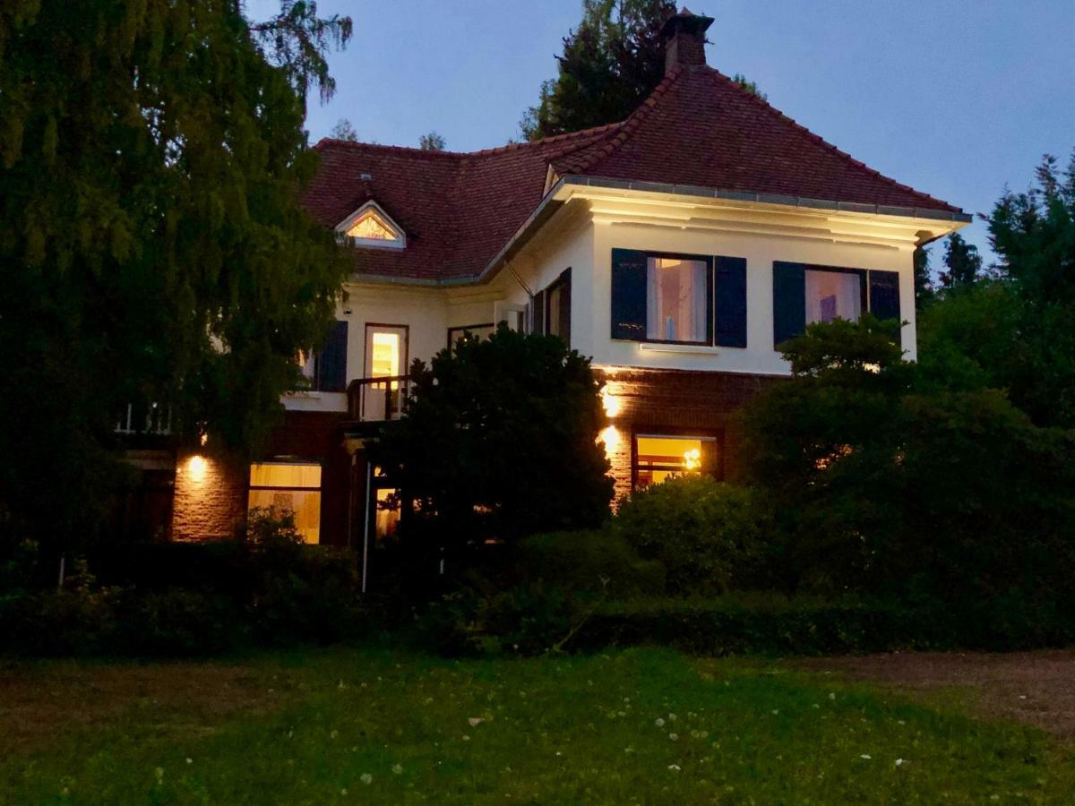 Guesthouse Villa De Eikhof เฮงเงโล ภายนอก รูปภาพ